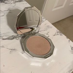 Revolution Glass Mirror Highlighter